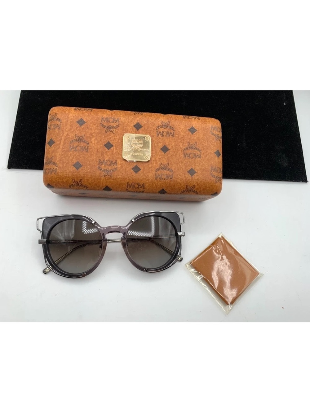PRE-OWNED GREAT CONDITION MCM Gray-Brown Round Gradient Sunglasses Branded Case